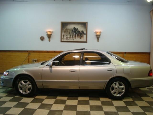 Lexus ES 300 1996 photo 1