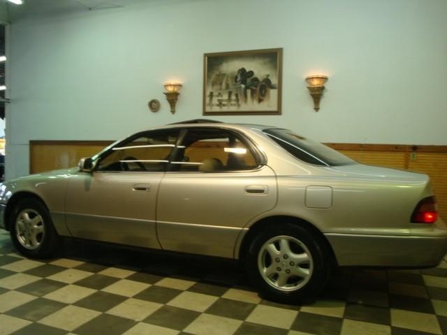 Lexus ES 300 1996 photo 2