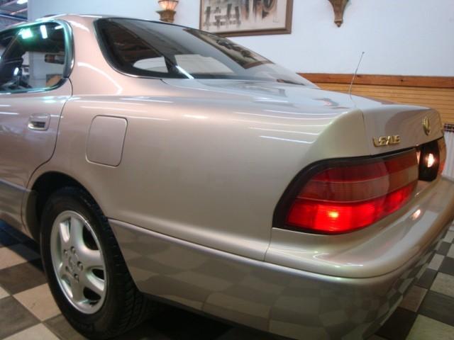 Lexus ES 300 1996 photo 3