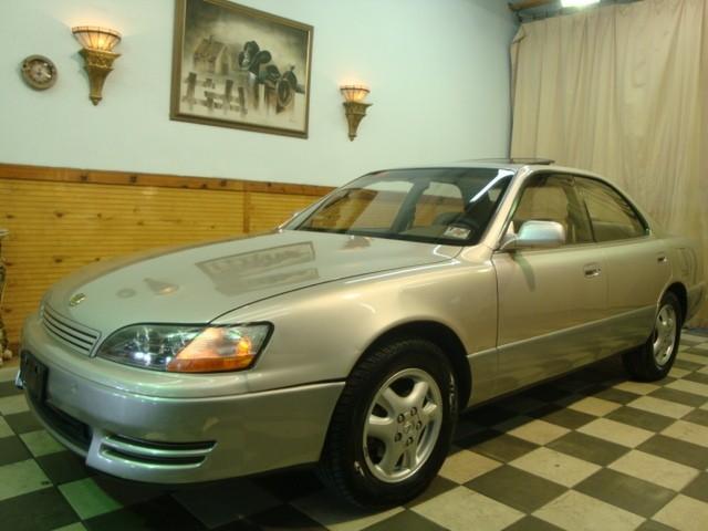 Lexus ES 300 1996 photo 4