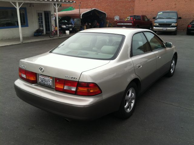 Lexus ES 300 Base Sedan