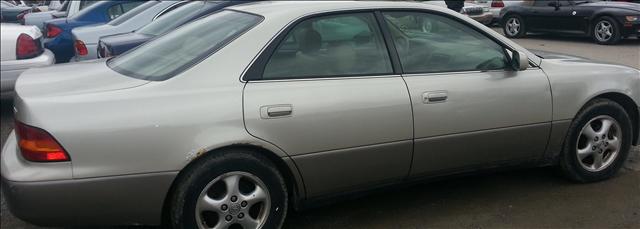 Lexus ES 300 1997 photo 1