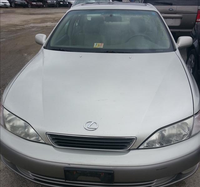 Lexus ES 300 1997 photo 2