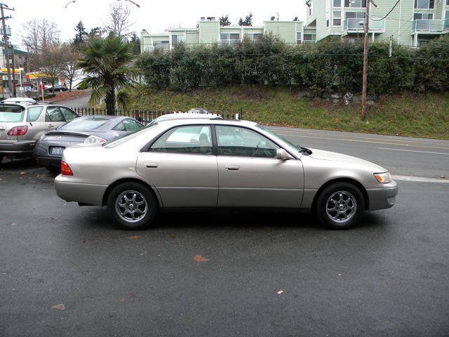 Lexus ES 300 1997 photo 1