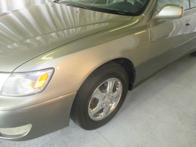 Lexus ES 300 1997 photo 2