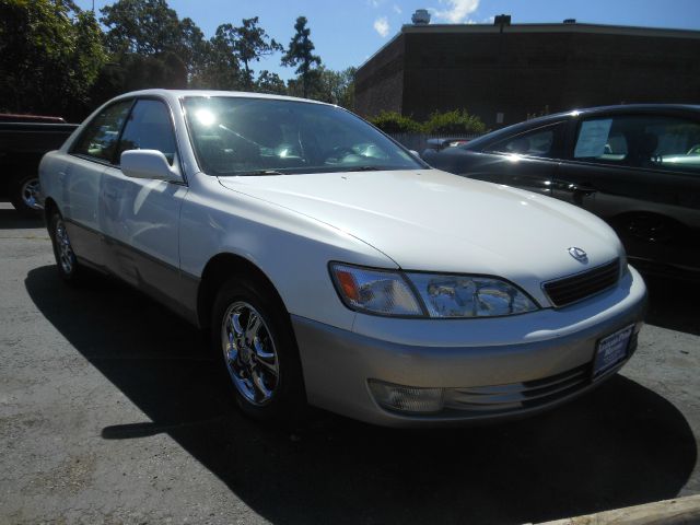 Lexus ES 300 Base Sedan