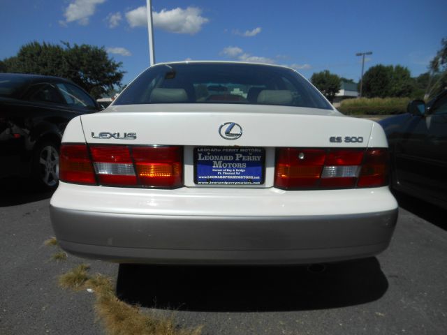 Lexus ES 300 1998 photo 3