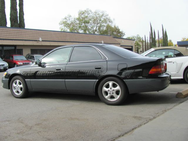 Lexus ES 300 1998 photo 1
