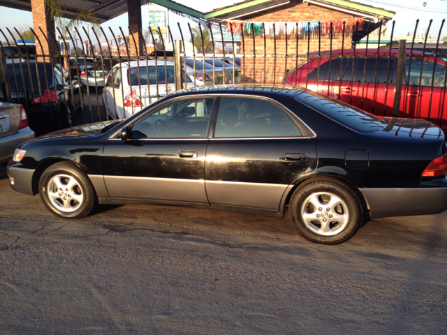 Lexus ES 300 1998 photo 2