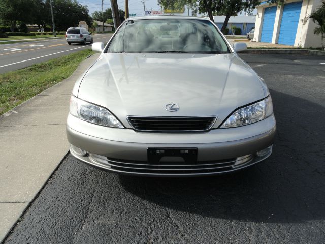 Lexus ES 300 Base Sedan