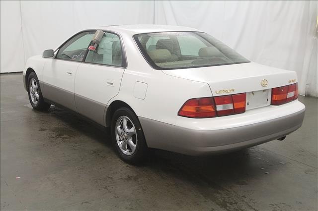 Lexus ES 300 1998 photo 3