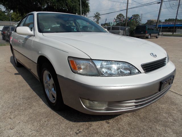 Lexus ES 300 Base Sedan
