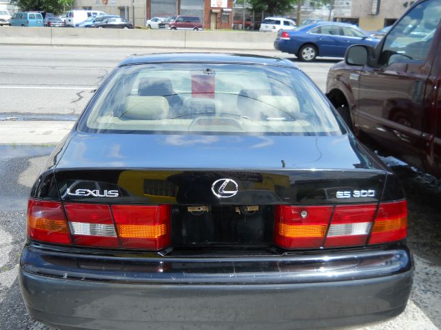 Lexus ES 300 1998 photo 2