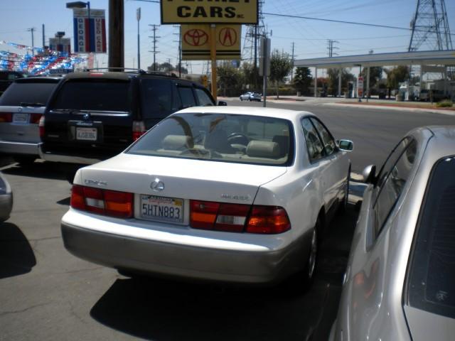Lexus ES 300 1998 photo 1
