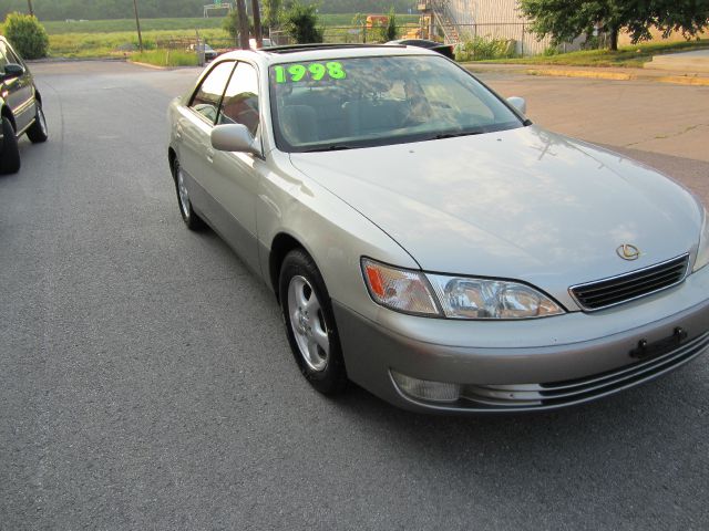 Lexus ES 300 Base Sedan