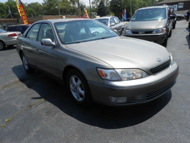 Lexus ES 300 Base Sedan