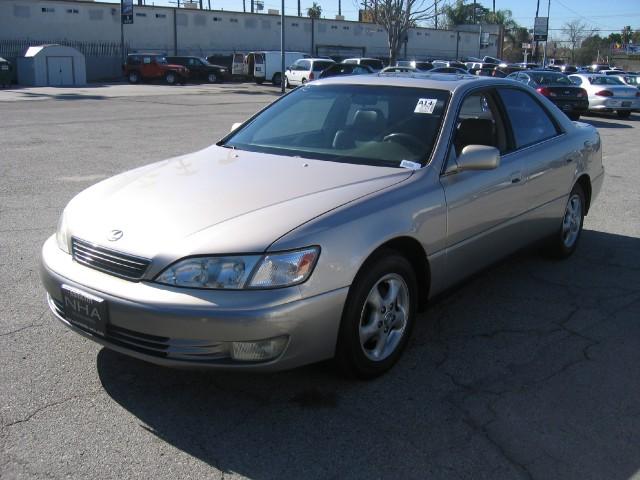 Lexus ES 300 Unknown Sedan