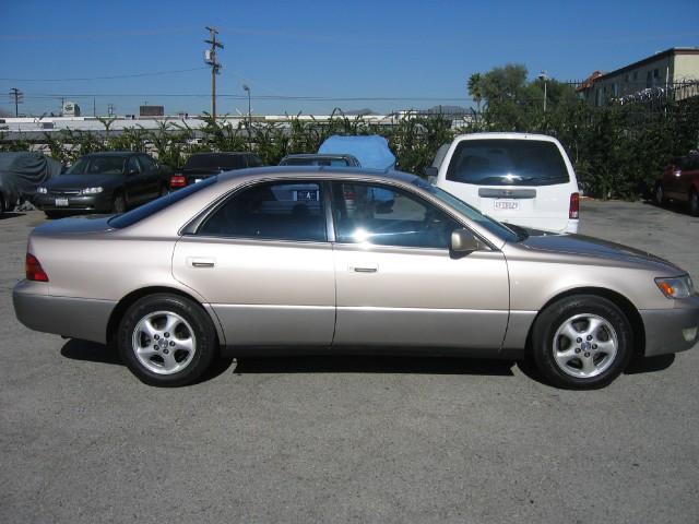 Lexus ES 300 1999 photo 3