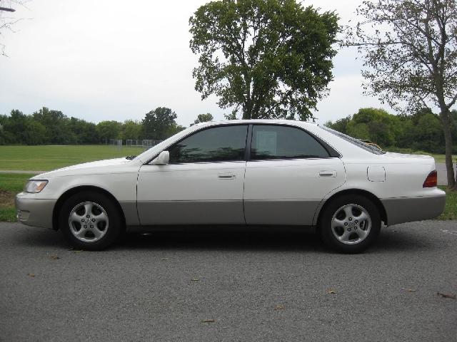 Lexus ES 300 1999 photo 2