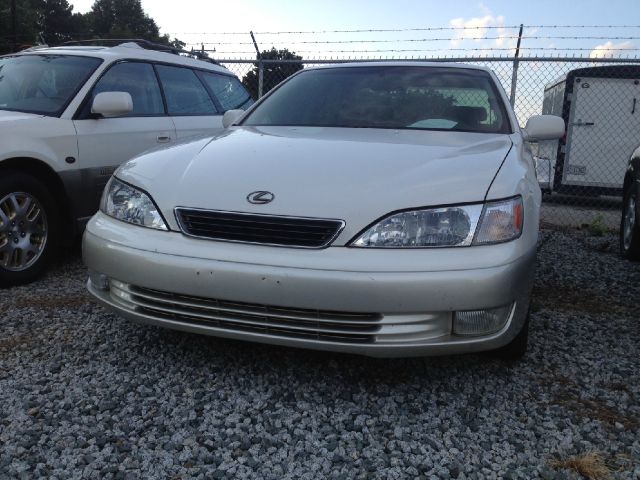 Lexus ES 300 1999 photo 2