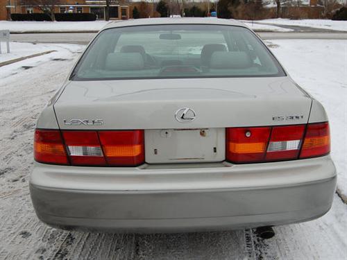 Lexus ES 300 1999 photo 2