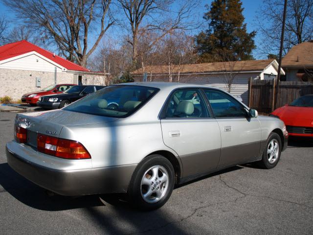 Lexus ES 300 1999 photo 2