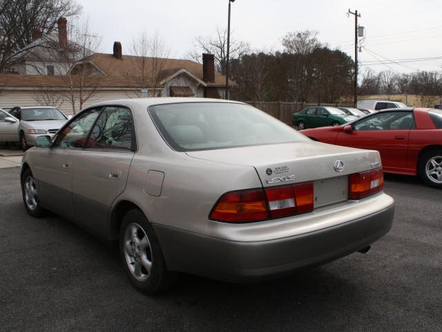 Lexus ES 300 1999 photo 2