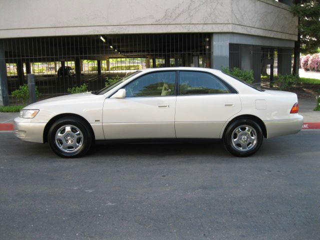 Lexus ES 300 1999 photo 2