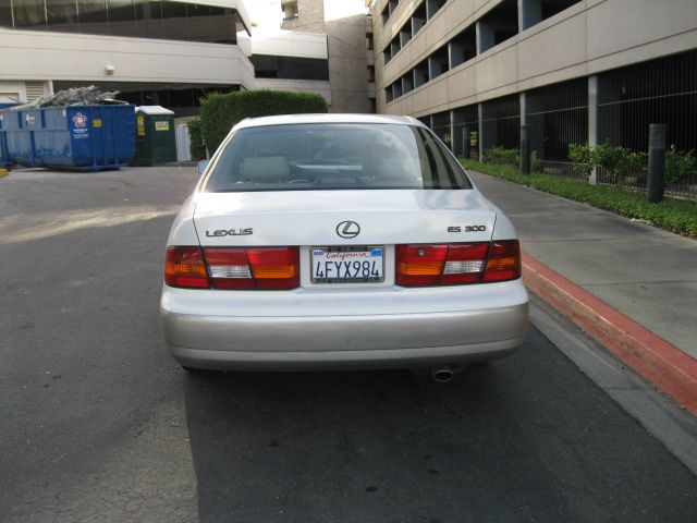 Lexus ES 300 1999 photo 3