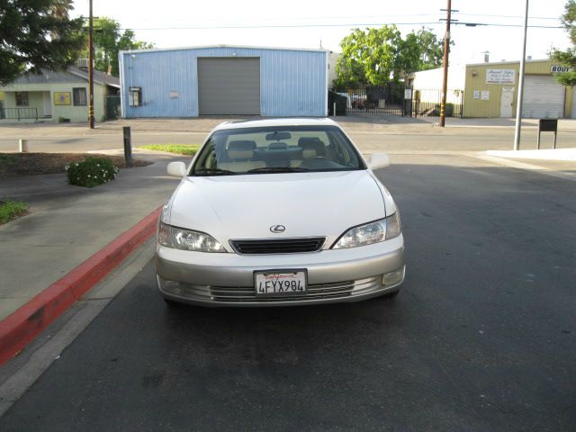 Lexus ES 300 1999 photo 4