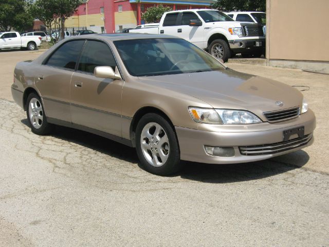Lexus ES 300 Base Sedan
