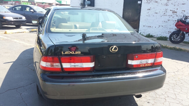 Lexus ES 300 Base Sedan