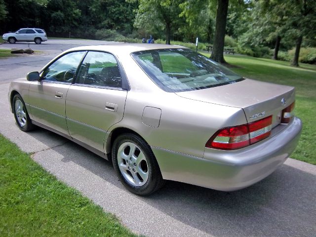 Lexus ES 300 2001 photo 2
