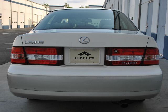 Lexus ES 300 2001 photo 2