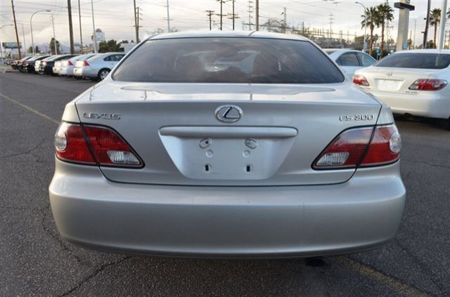 Lexus ES 300 Base Unspecified