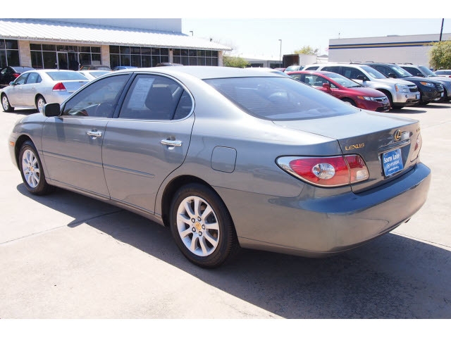 Lexus ES 300 Base Unspecified