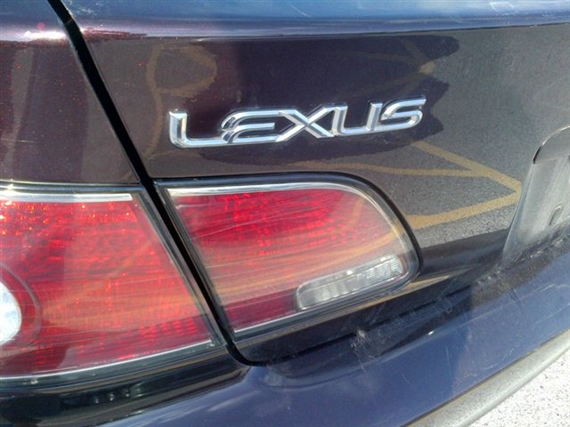 Lexus ES 300 Base Unspecified