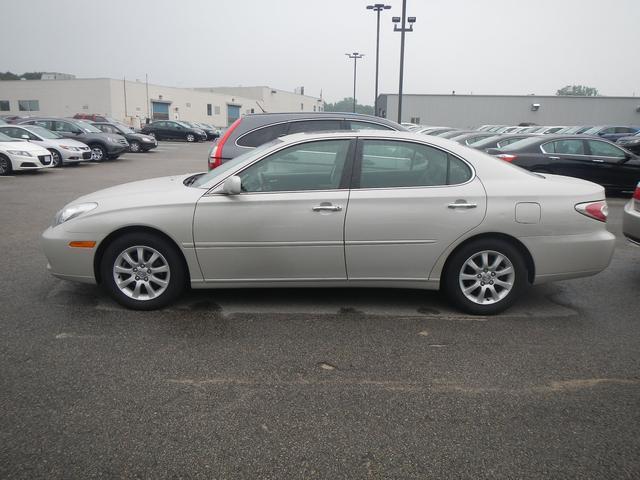 Lexus ES 330 Pickup 2D 6 Ft Sedan