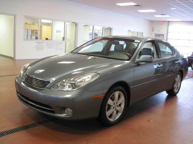 Lexus ES 330 Pickup 2D 6 Ft Sedan