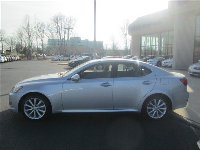 Lexus IS 250 2010 photo 2