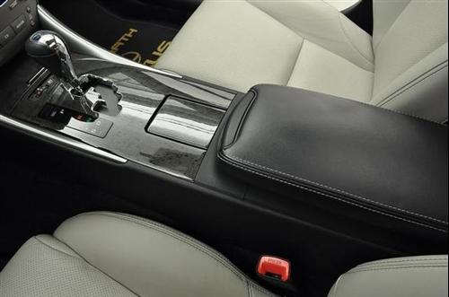 Lexus IS 250 2010 photo 2