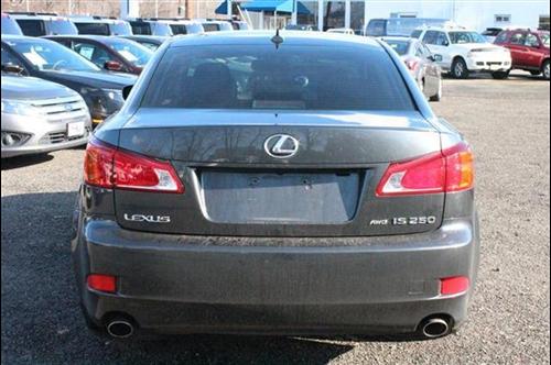 Lexus IS 250 2010 photo 2