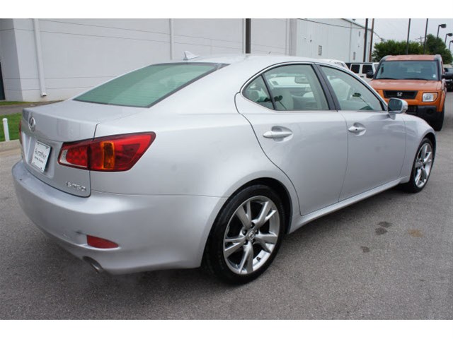 Lexus IS 250 2010 photo 2