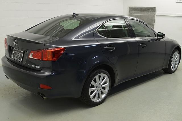 Lexus IS 250 2010 photo 2