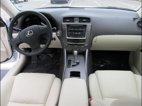 Lexus IS 250 2010 photo 2