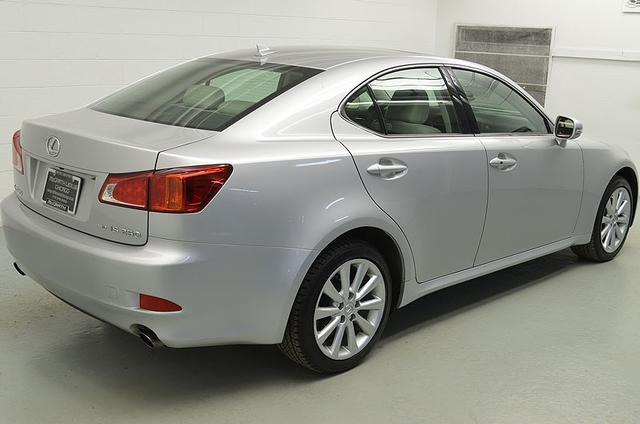Lexus IS 250 2010 photo 2