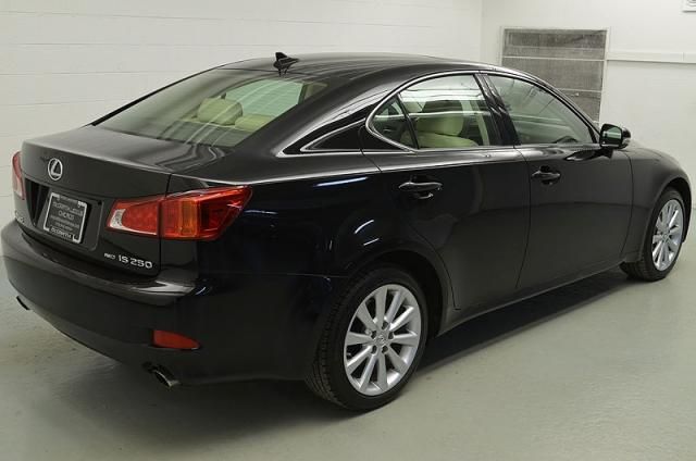 Lexus IS 250 2010 photo 2