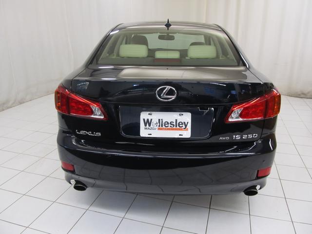 Lexus IS 250 2010 photo 2