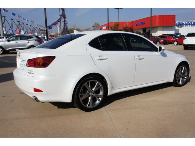 Lexus IS 250 2010 photo 2