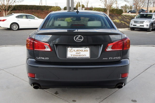 Lexus IS 250 2010 photo 3